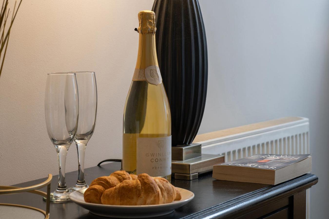 Number 3 Pier Road Apartment Γουίτμπι Εξωτερικό φωτογραφία