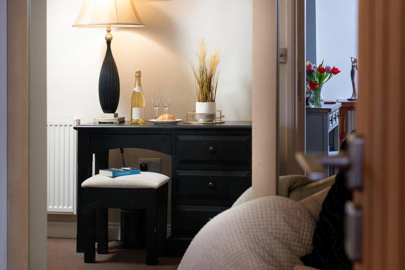 Number 3 Pier Road Apartment Γουίτμπι Εξωτερικό φωτογραφία